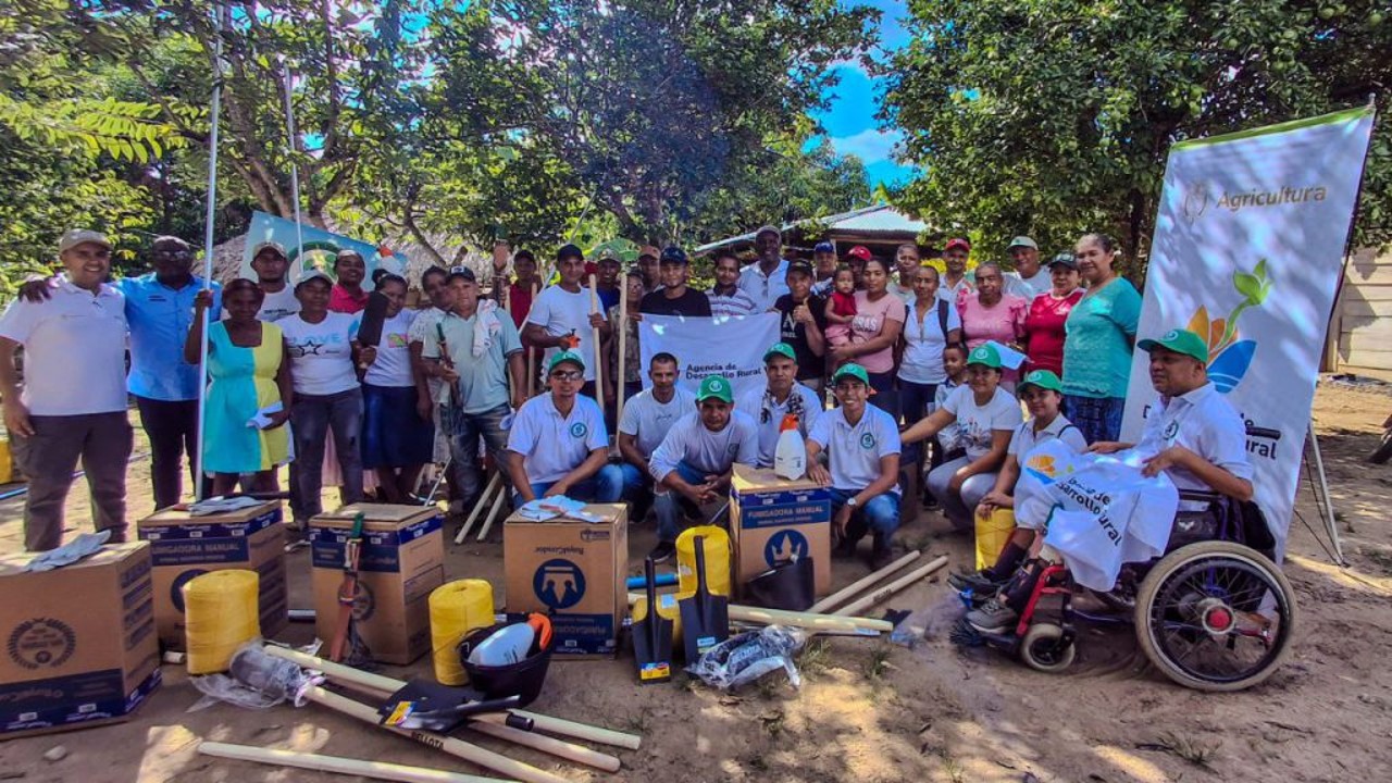 Gobierno entrega más de 300 millones en herramientas e insumos para proyecto platanero en Urabá