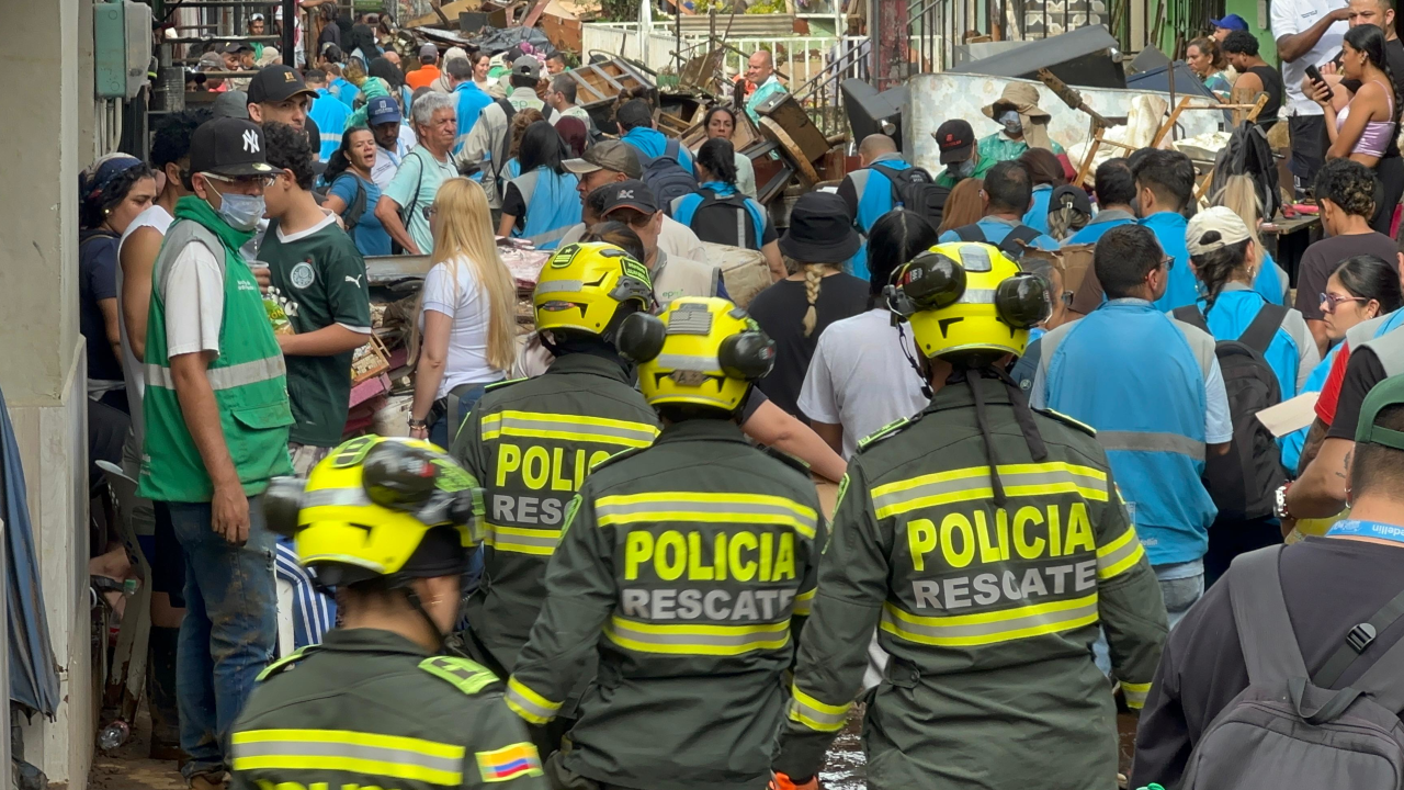 Cierre de vías en Santa Cruz tras ruptura de tubo madre