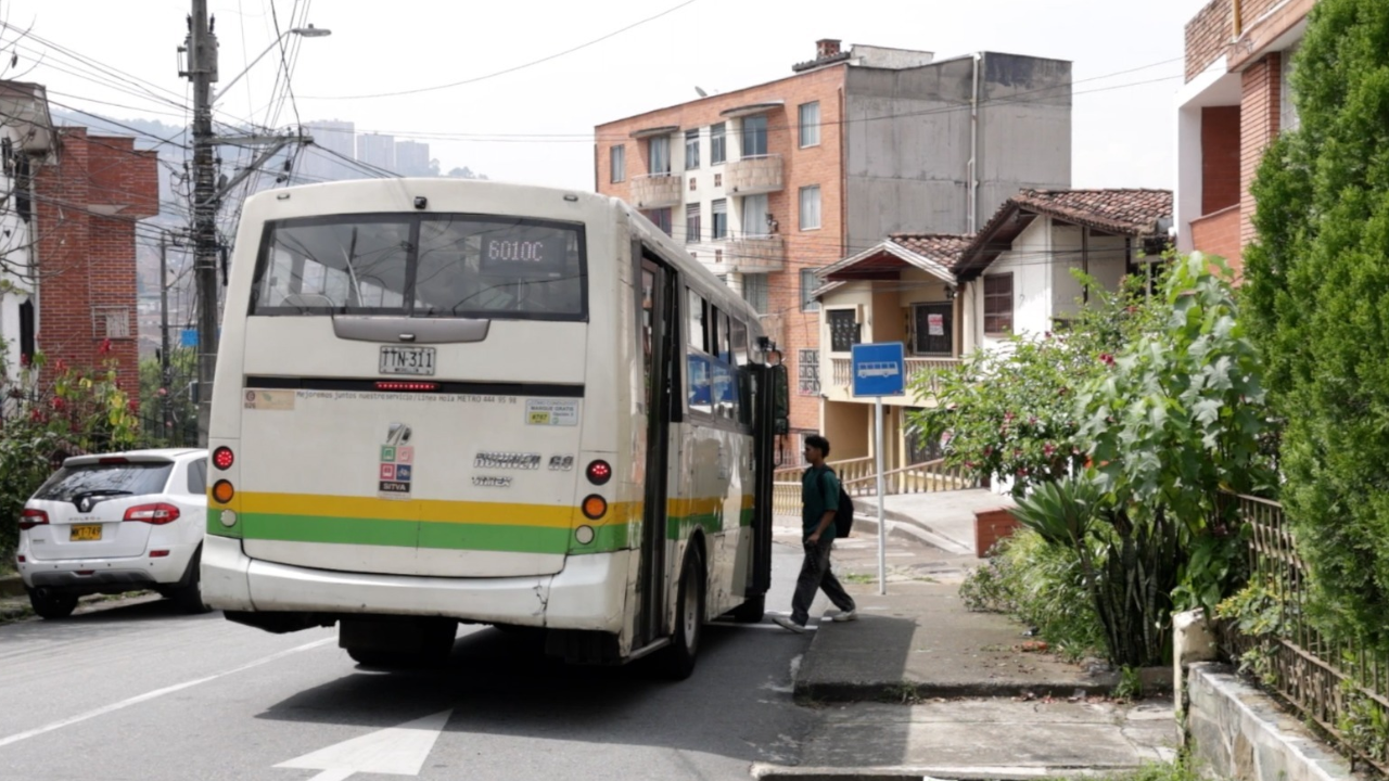 Nueva ruta del Sistema Alimentador Oriental conecta a estudiantes del ITM con el metro