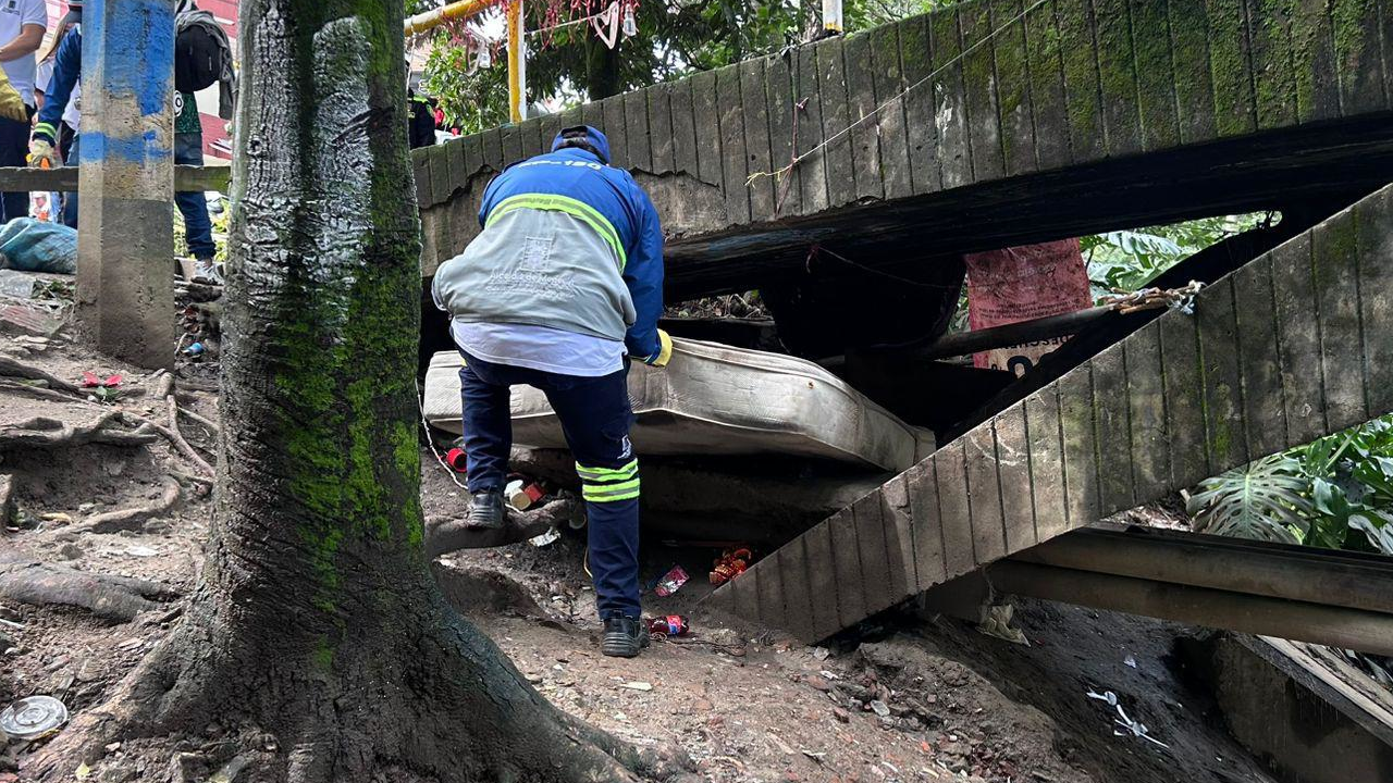 Operativo de limpieza y recolección de residuos en los alrededores del aeropuerto Olaya Herrera 4 Operativo de limpieza y recolección de residuos en los alrededores del aeropuerto Olaya Herrera