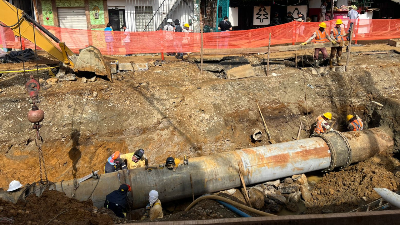 ¿Cómo va la reparación de la tubería en Santa Cruz?