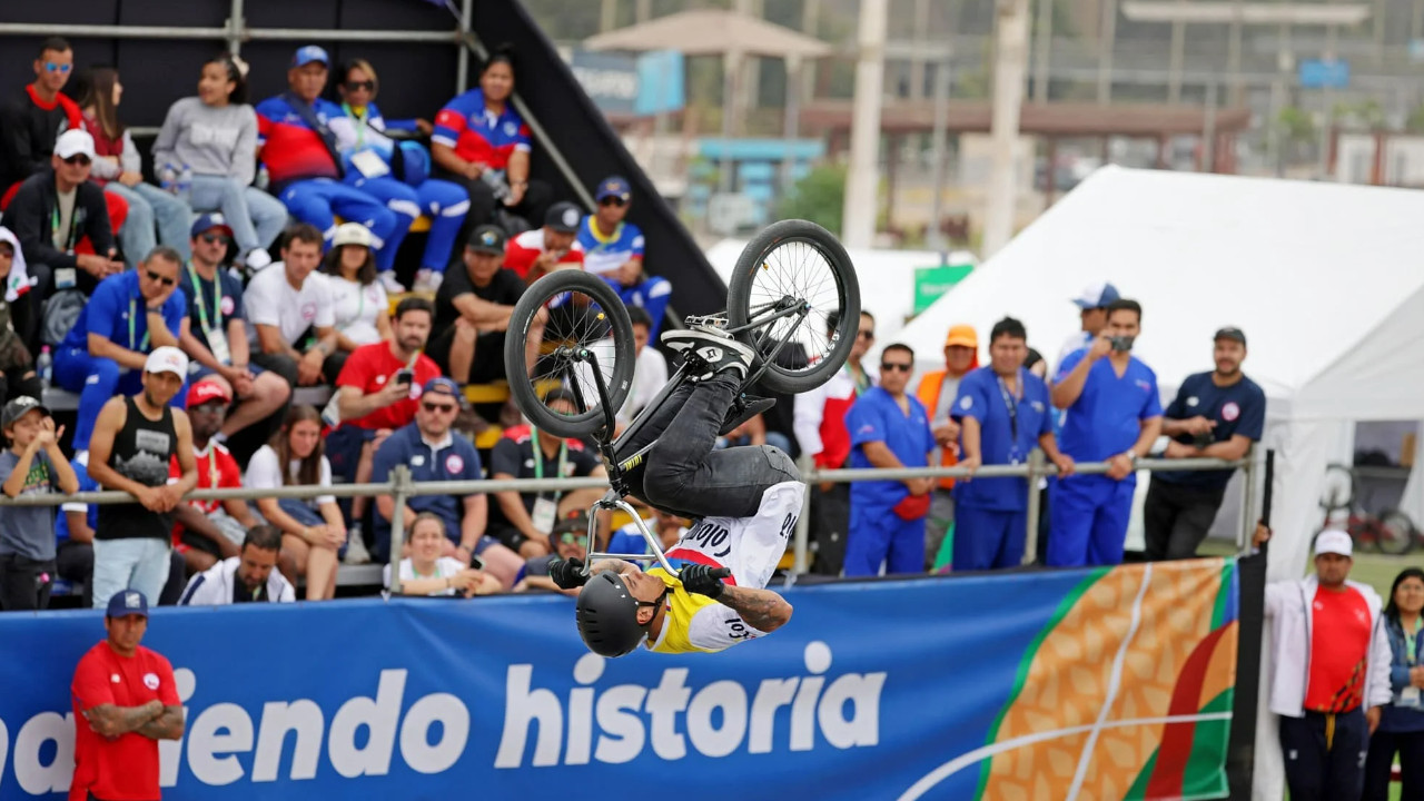 Colombia sigue líder de los Bolivarianos pero Perú se acerca