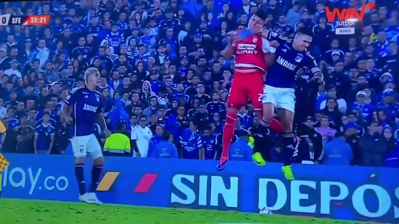 ¡Virtualmente no hubo codazo! Falcao se salvó de la tarjeta roja