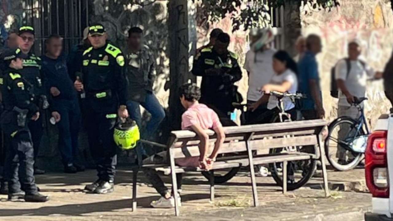 Se llevó un bus y una volqueta por delante: lo que se sabe de camioneta que causó tremendo caos en el centro