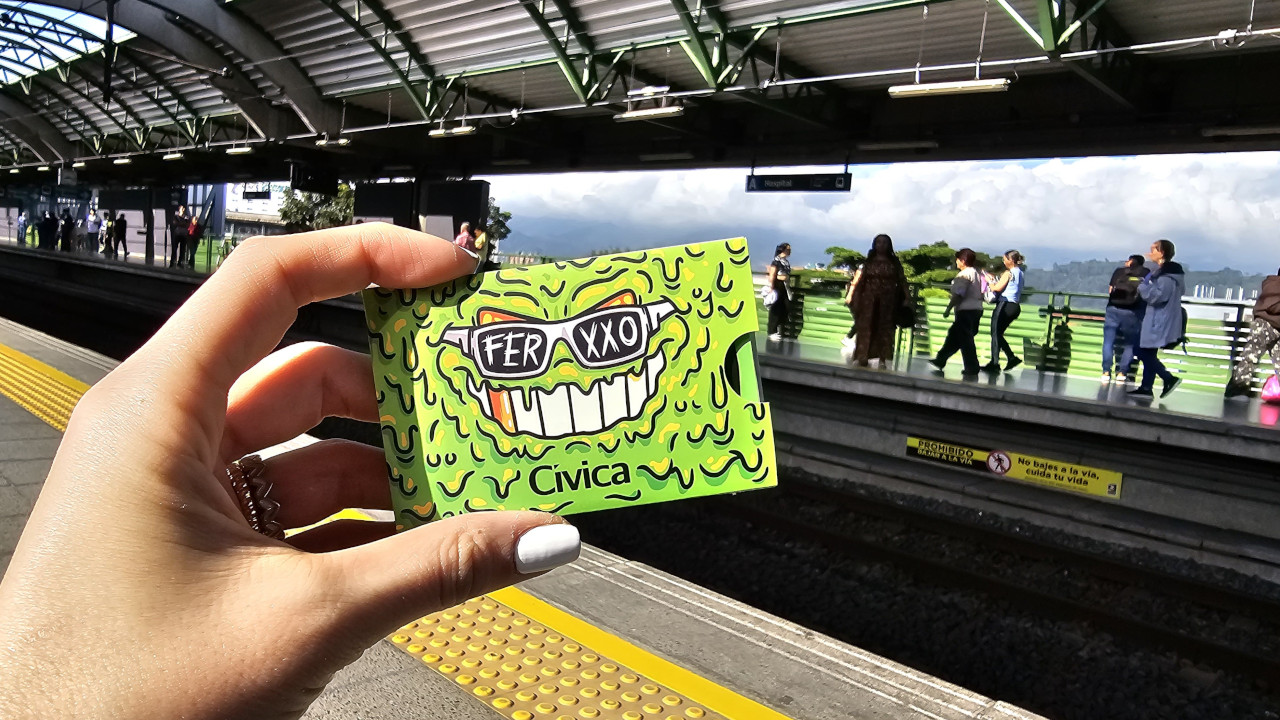 Se desata la fiebre Ferxxocalipsis en el Metro de Medellín: nueva tarjeta Cívica disponible