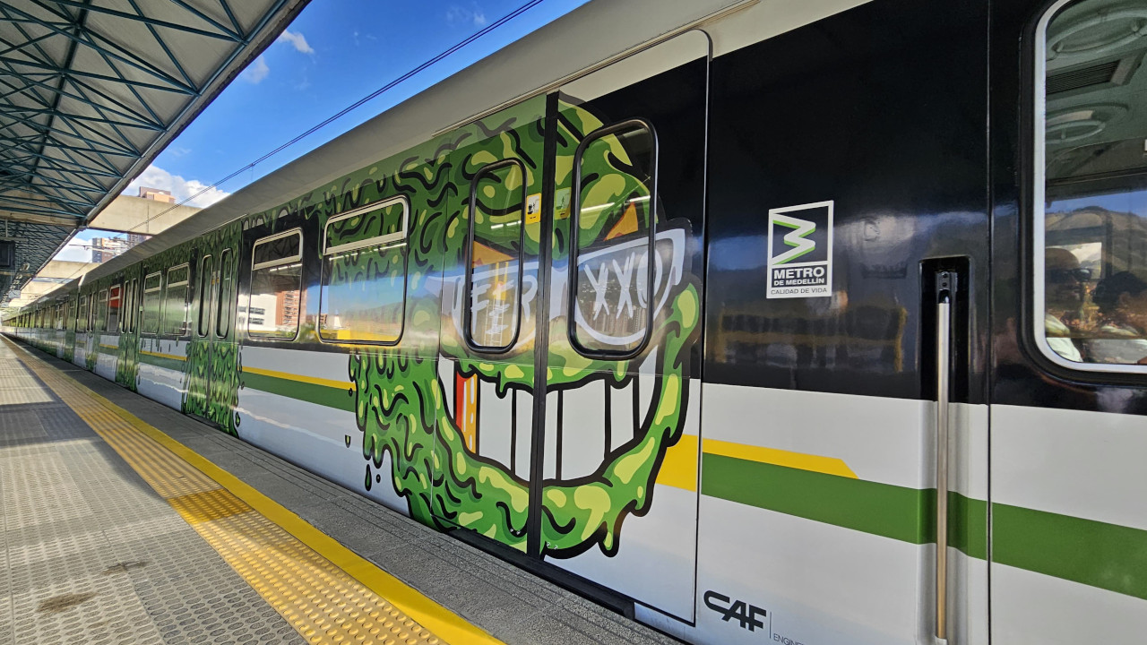 Se desata la fiebre Ferxxocalipsis en el Metro de Medellín: nueva tarjeta Cívica disponible