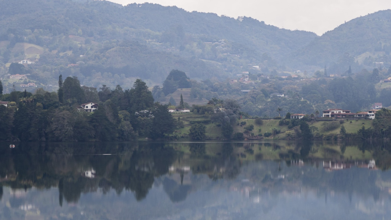 Medellín y Cornare unen fuerzas para proteger el agua de los embalses del Oriente antioqueño