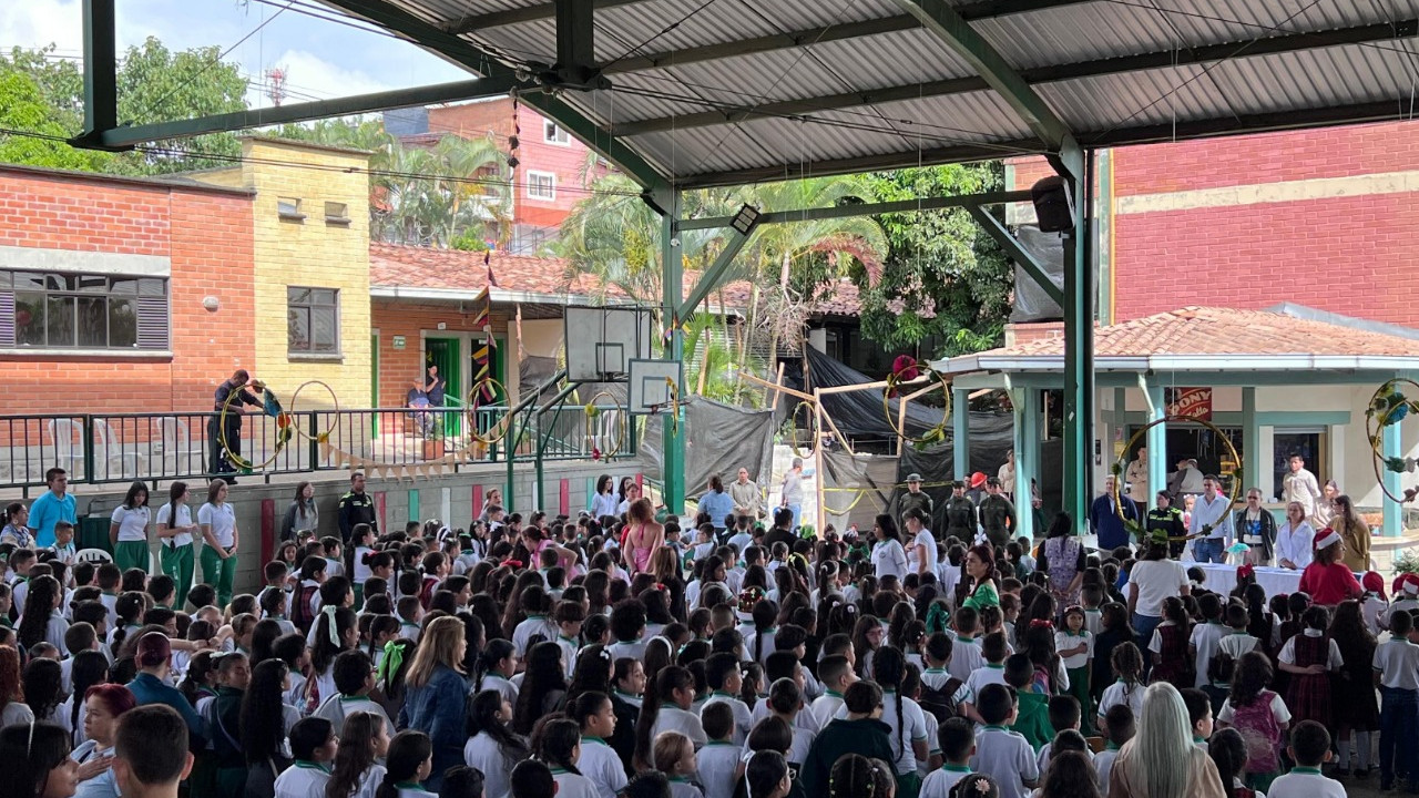 Más de mil estudiantes de Medellín participan en programa para prevención del consumo de drogas