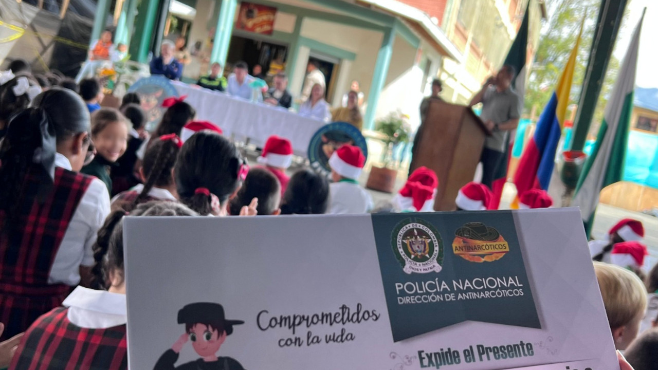 Más de mil estudiantes de Medellín participan en programa para prevención del consumo de drogas