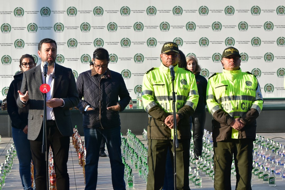 Golpe al licor adulterado en Bogotá: incautadas 2.194 botellas en allanamientos 2 Golpe al licor adulterado en Bogotá: incautadas 2.194 botellas en allanamientos