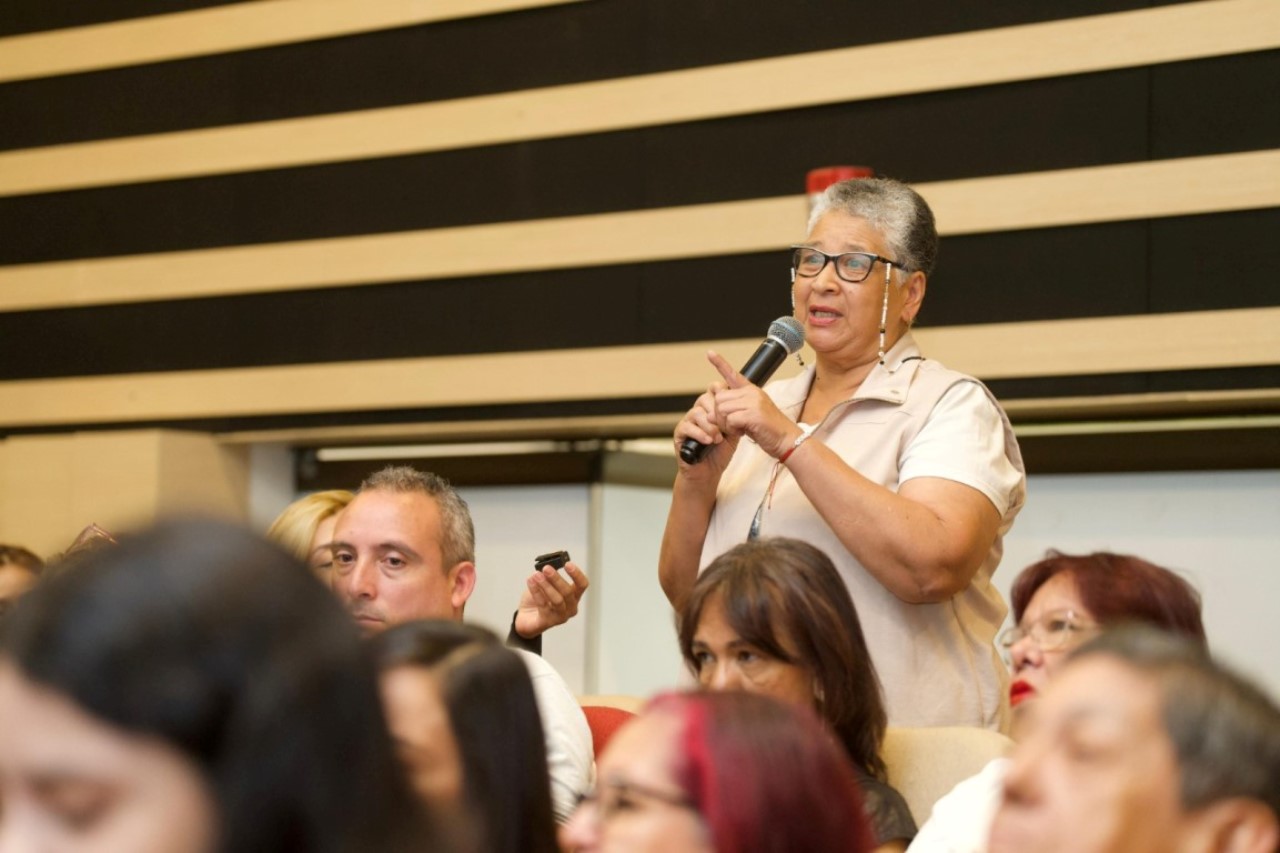 ¡Herramientas para prevenir la violencia! Tejiendo Hogares llegó a más de 48.300 familias de Medellín 1 ¡Herramientas para prevenir la violencia! Tejiendo Hogares llegó a más de 48.300 familias de Medellín