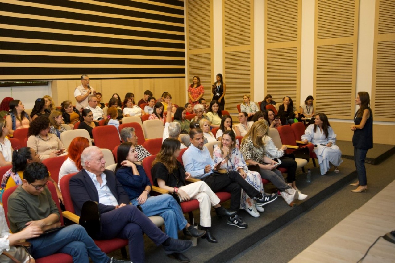 ¡Herramientas para prevenir la violencia! Tejiendo Hogares llegó a más de 48.300 familias de Medellín 3 ¡Herramientas para prevenir la violencia! Tejiendo Hogares llegó a más de 48.300 familias de Medellín