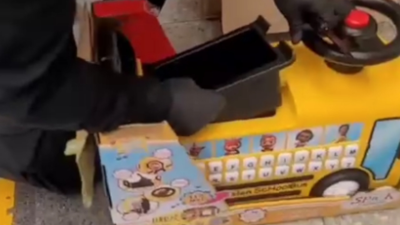 Esconden armas en juguetes para niños en el aeropuerto El Dorado