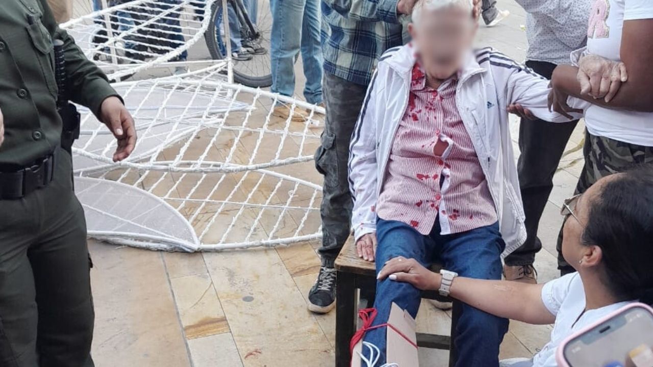 Habitante de calle tumba figura navideña en La Ceja y deja a adulta mayor herida con fractura