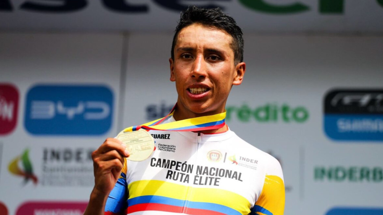 ¡No puede ser! Egan Bernal se fue contra el piso otra vez