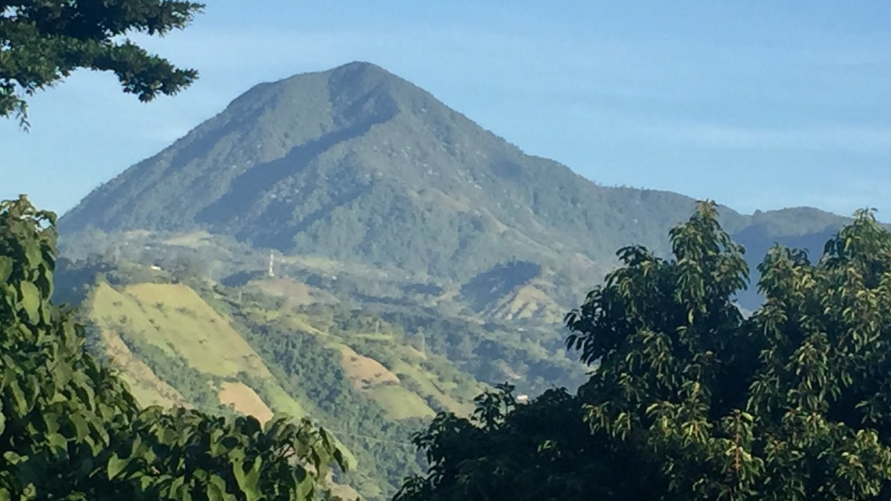 Venecia refuerza monitoreo en el Cerro Bravo para prevenir deslizamientos 
