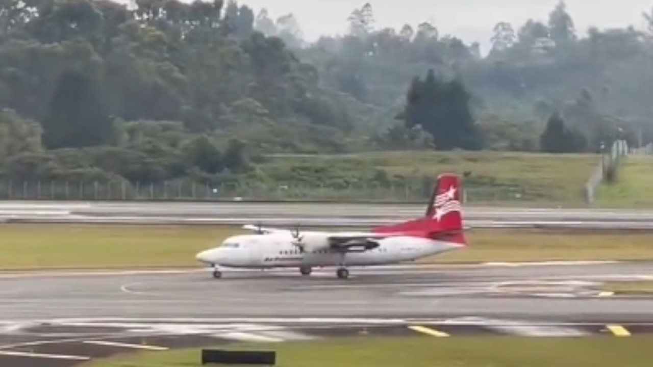 Colombianos deportados de Panamá llegan al aeropuerto de Rionegro