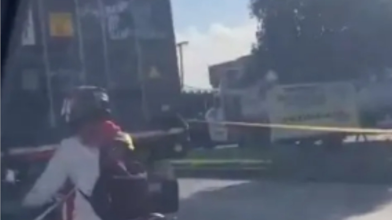 Accidente de tránsito en Kennedy: motociclista falleció tras chocar con un tractocamión