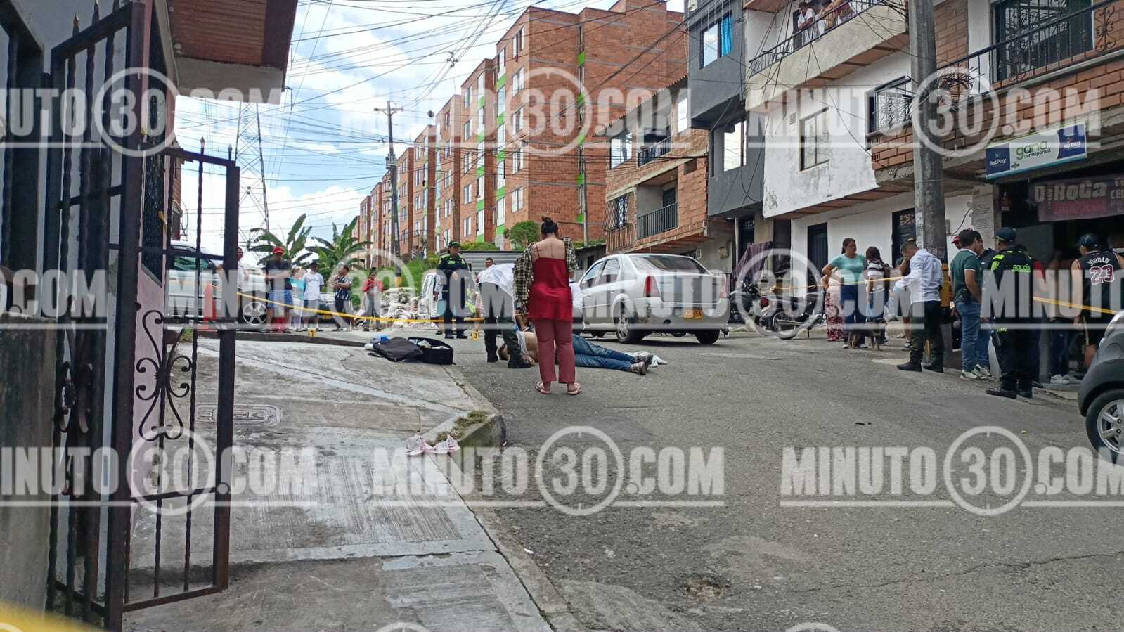 ¡Le dieron seis disparos! Sujetos en moto asesinaron a un hombre en el Doce de Octubre