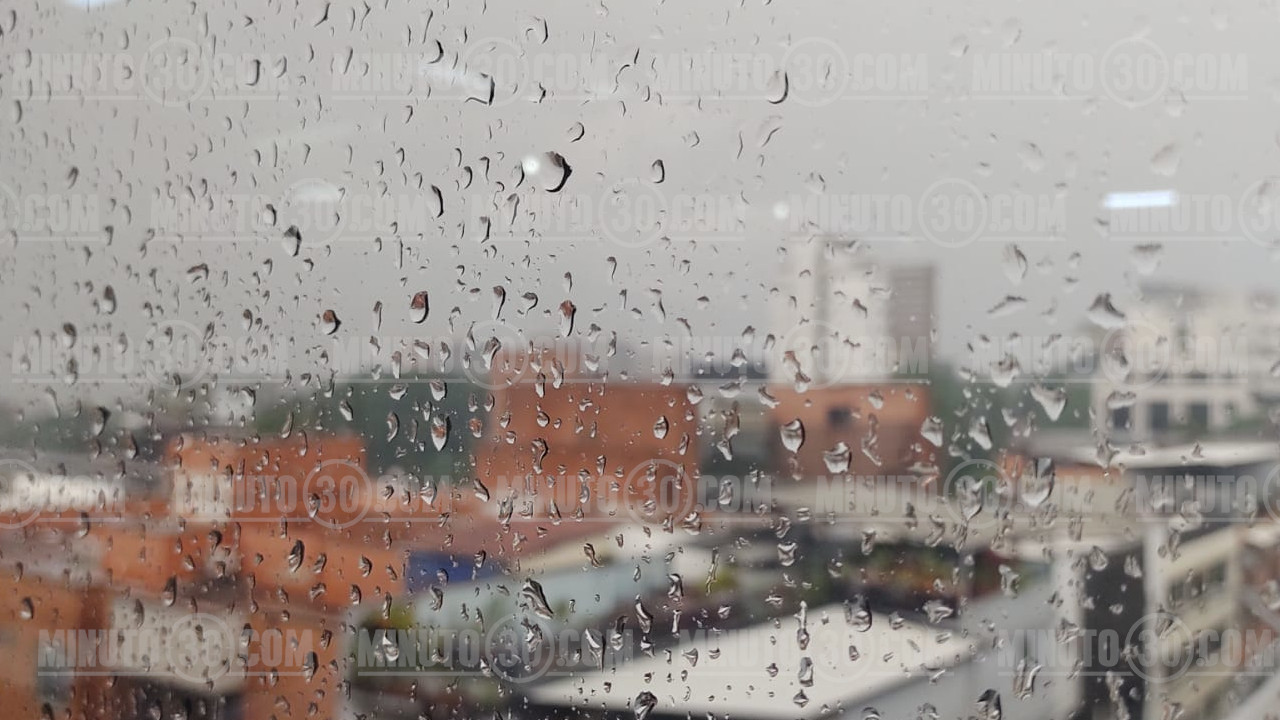 Vaya despacio que va pa' largo el aguacero con descargas eléctricas en el sur y oriente de Medellín