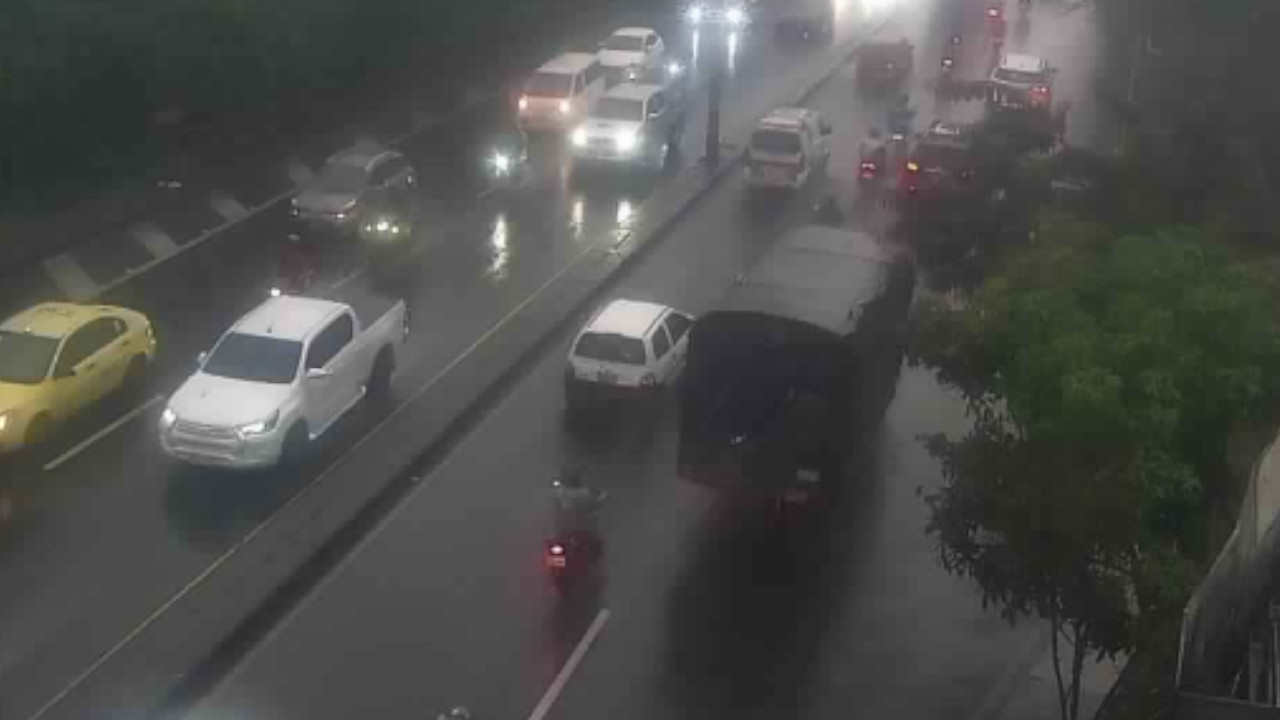 'Y se largo...' fuertes lluvias azotan al Valle de Aburrá en la tarde de este lunes