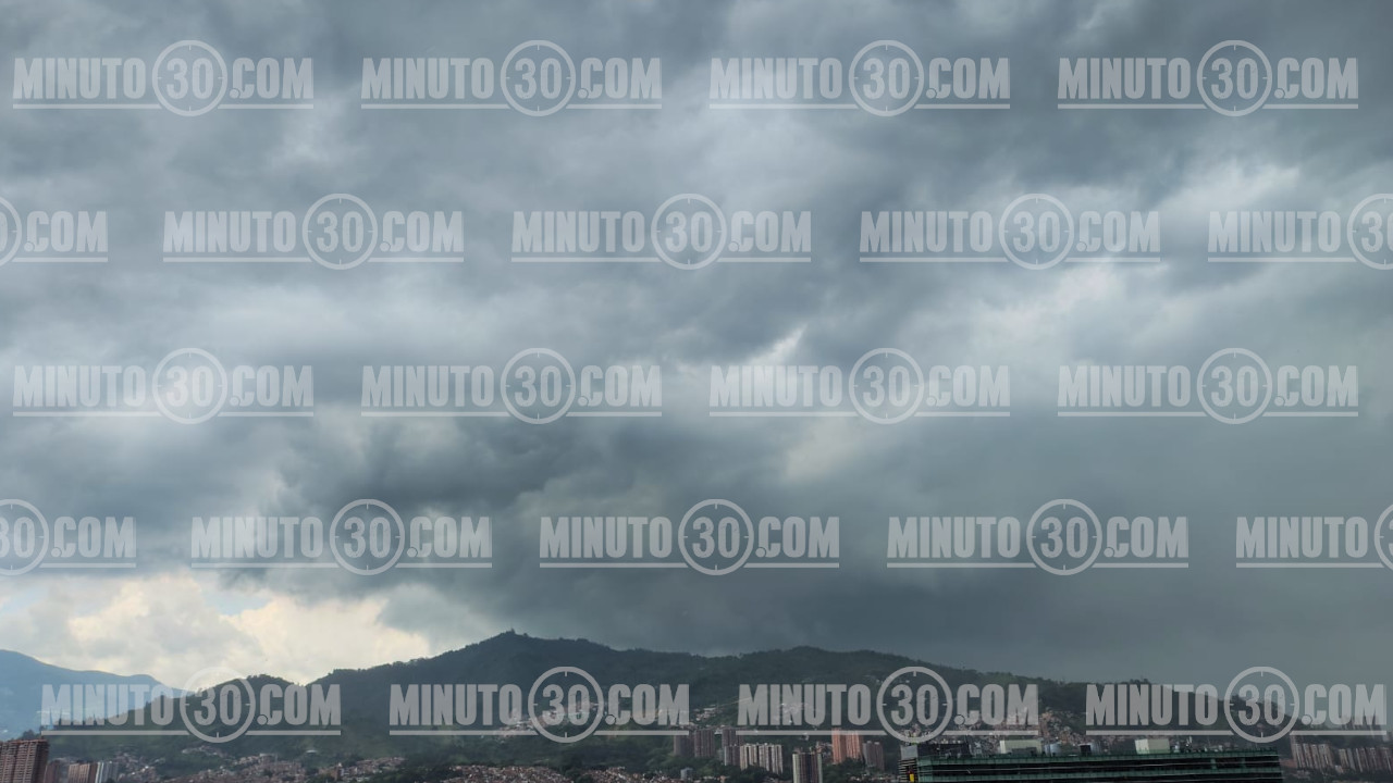 ¡Qué tempestad tan berraca! Fuertes lluvias se toman Medellín esta tarde de viernes