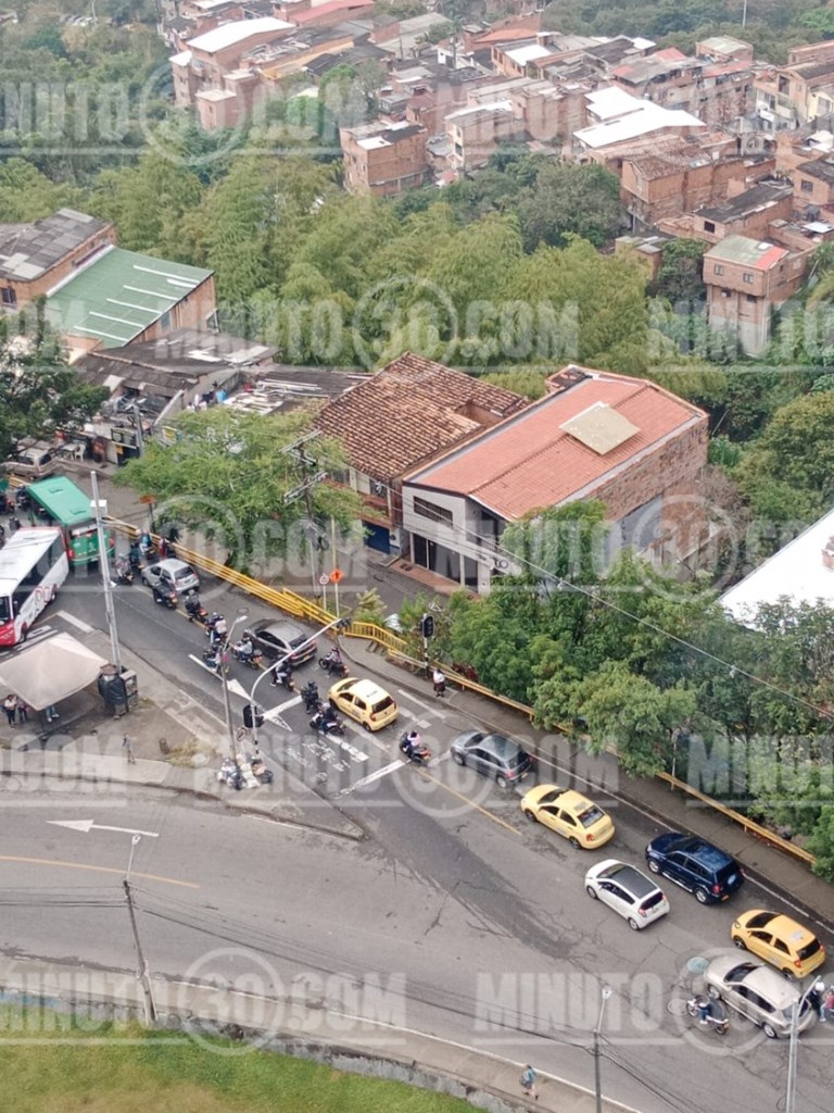 ¡OJO con el taco! La salida de Robledo por la loma y la 80 está "imposible" 2 taco en robledo1