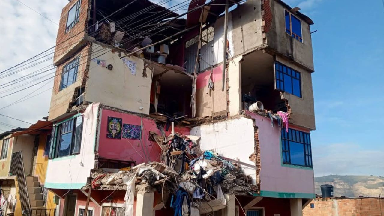 Tragedia en Soacha: Vivienda de cuatro pisos se desplomó dejando tres heridos