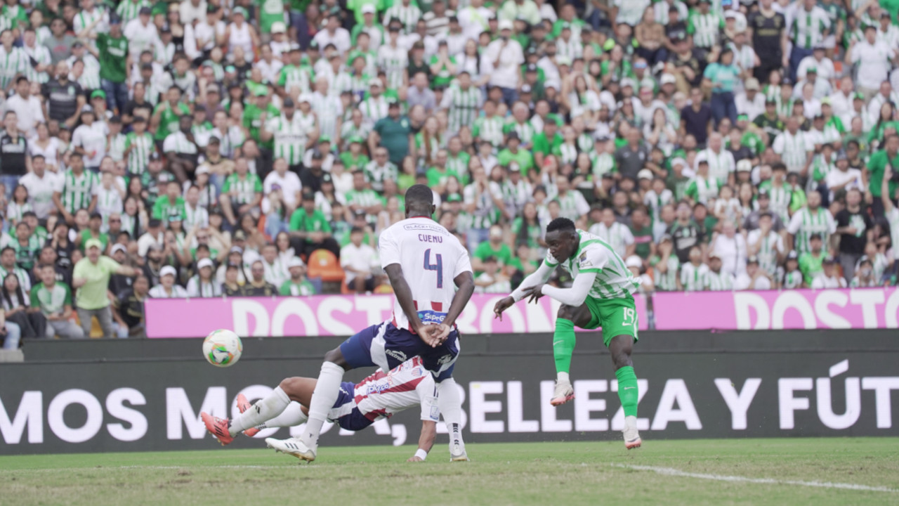 ¡41.743 hinchas en el Atanasio vieron la caída del verde! Atlético Nacional perdió 2-3 contra Junior