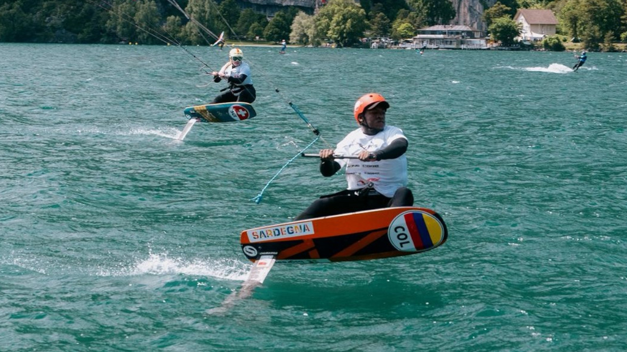 Luis Alcázar sexto lugar en el SKA Kitefoil Open Class de vela