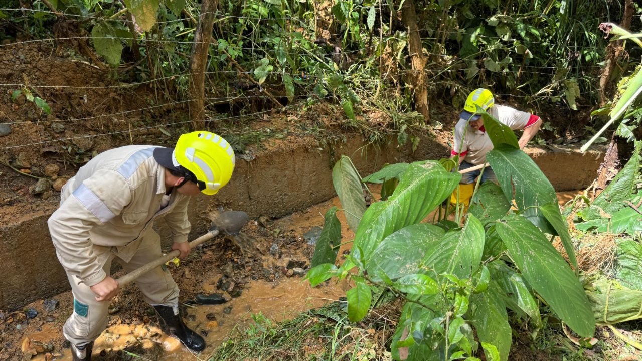 Medellín fortalece la seguridad hídrica con masiva limpieza de quebradas