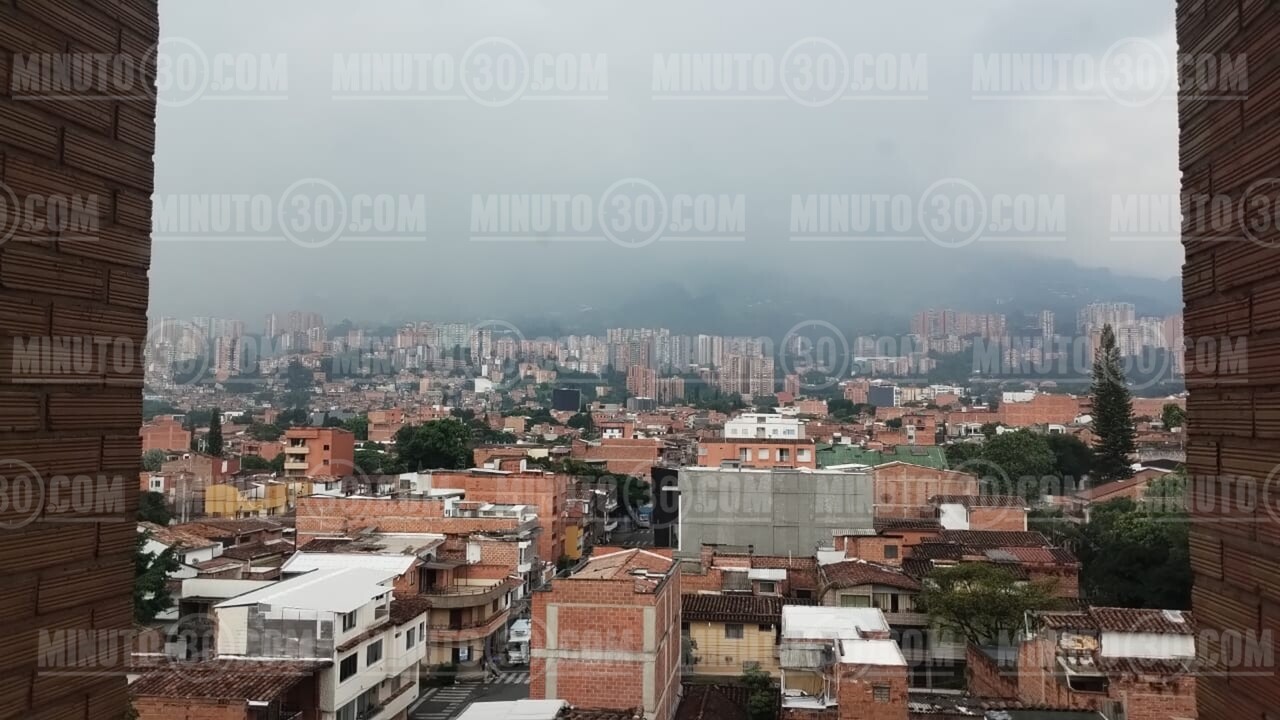Lluvias “mil” y de alta intensidad afectan a Envigado y sectores de Medellín