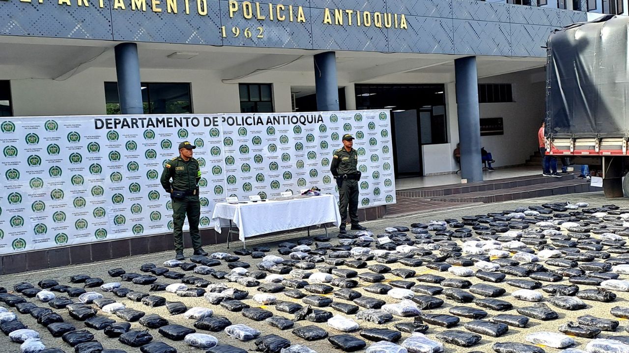 Cae con más de 650 paquetes de marihuana en vehículo de carga
