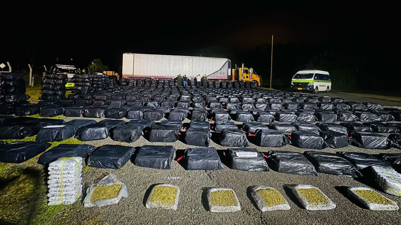 Les bajaron la mula: incautadas 7.5 toneladas de marihuana que iban en un camión