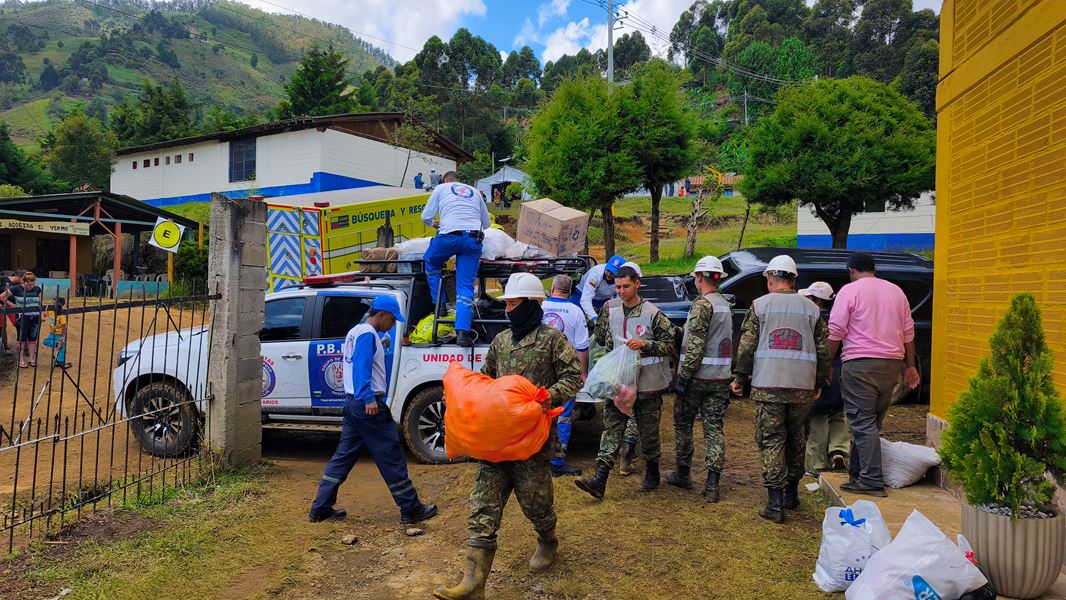 ¡Atención! Ya son 18 las víctimas por el deslizamiento en Granizal, Bello