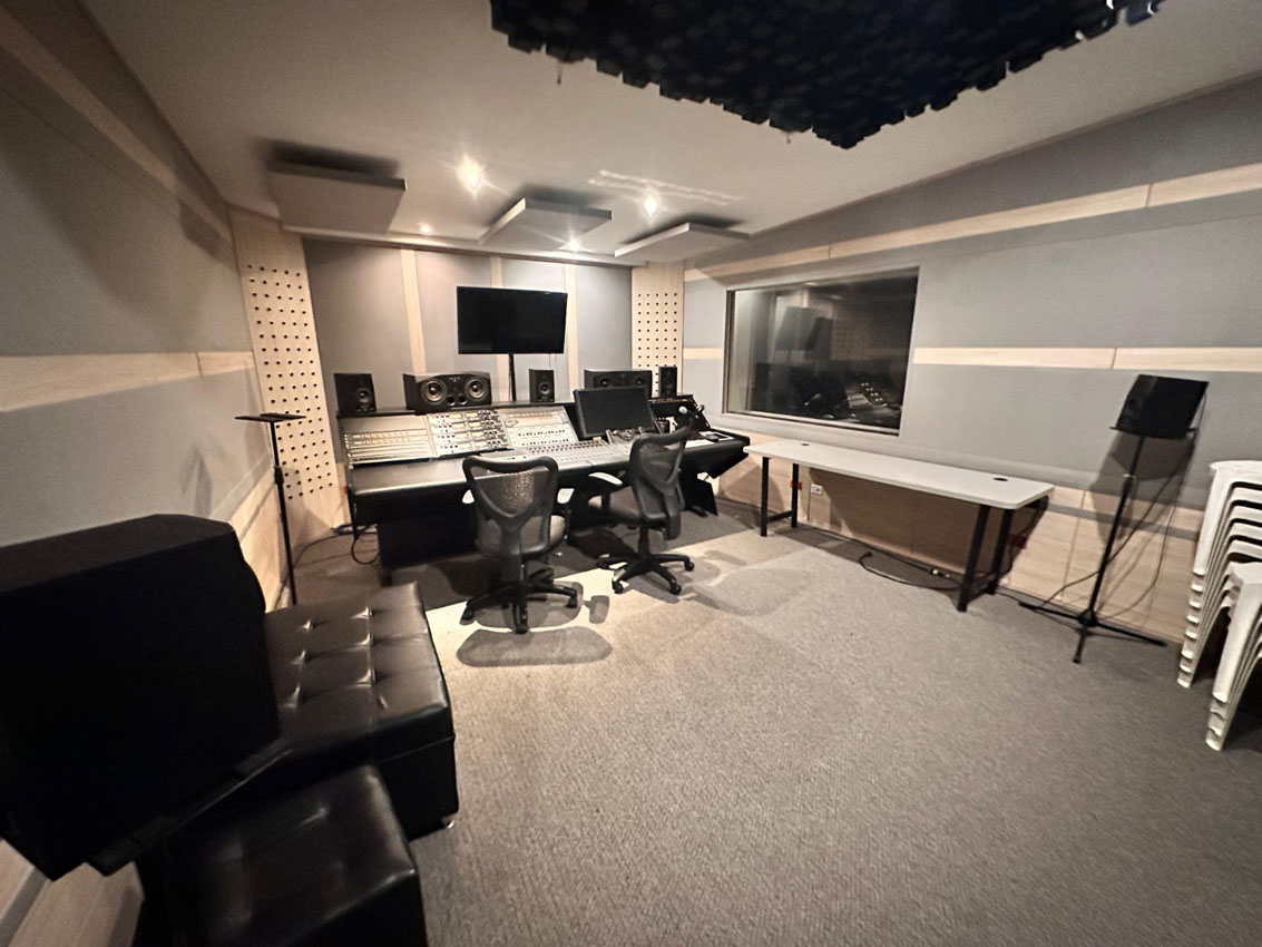 ¡Inspirador! Músico invidente la rompe en laboratorio musical de Medellín