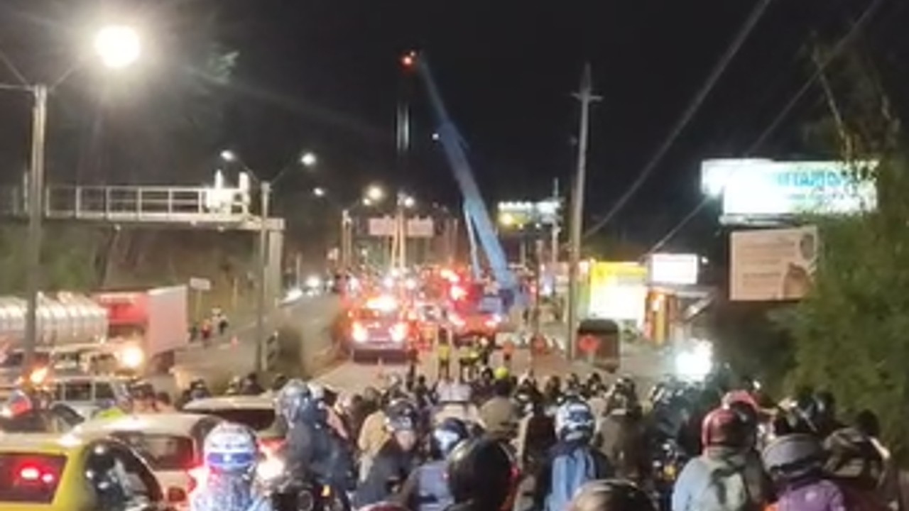 ¡No ¨papi¨ no hay paso! Colapsan vías de oriente y no hay como llegar al Aeropuerto de Rionegro