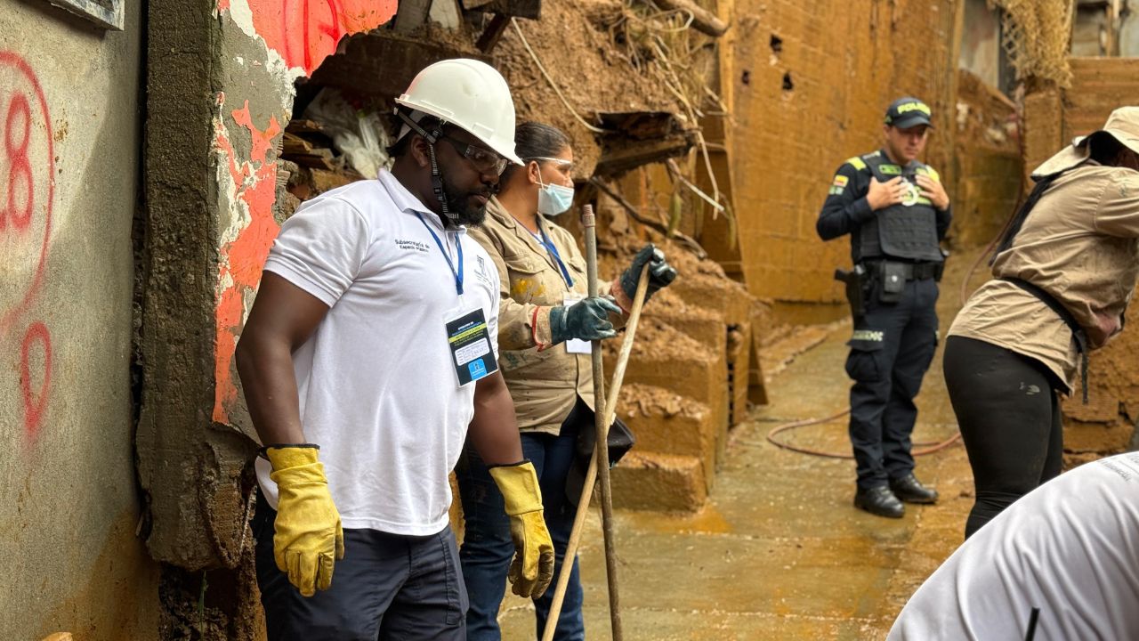 Inician evacuación y demolición de edificaciones por deslizamientos inminentes en Villatina