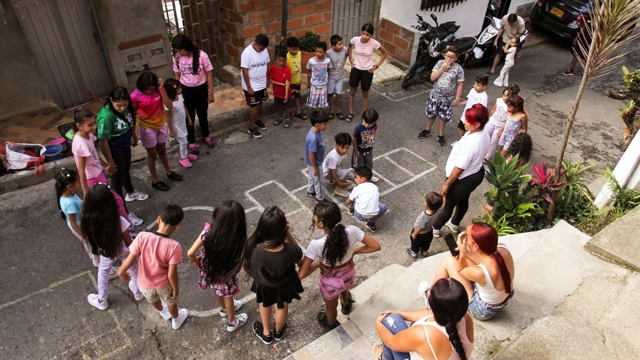 Estudiantes de Medellín inician vacaciones mientras se adelantan mejoras en colegios