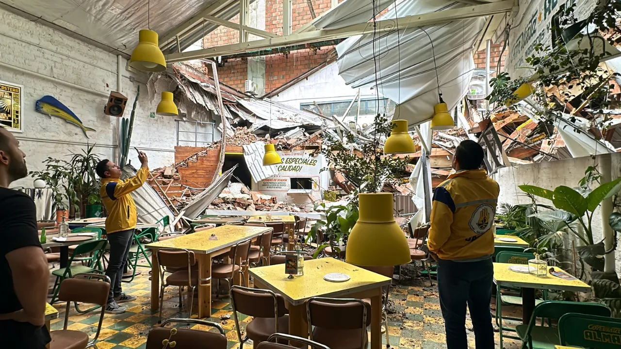 Aguacero tumbó un muro en Manila