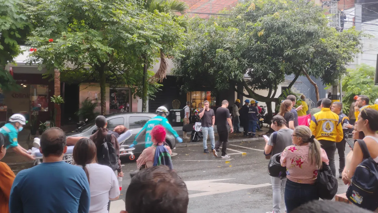 Aguacero tumbó un muro en Manila