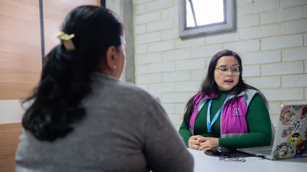 ¡No están solas! Miles de mujeres en Medellín reciben apoyo psicológico y legal contra la violencia