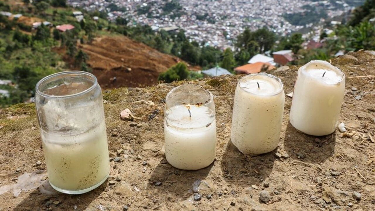 ¡Atención! Ya son 25 los fallecidos por deslizamiento en Bello; las labores de rescate siguen