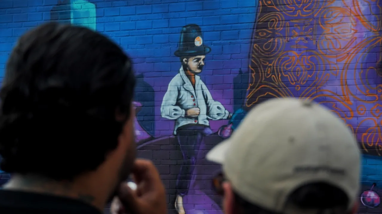 Bienal de graffiti arranca en Medellín con mural de 560 metros