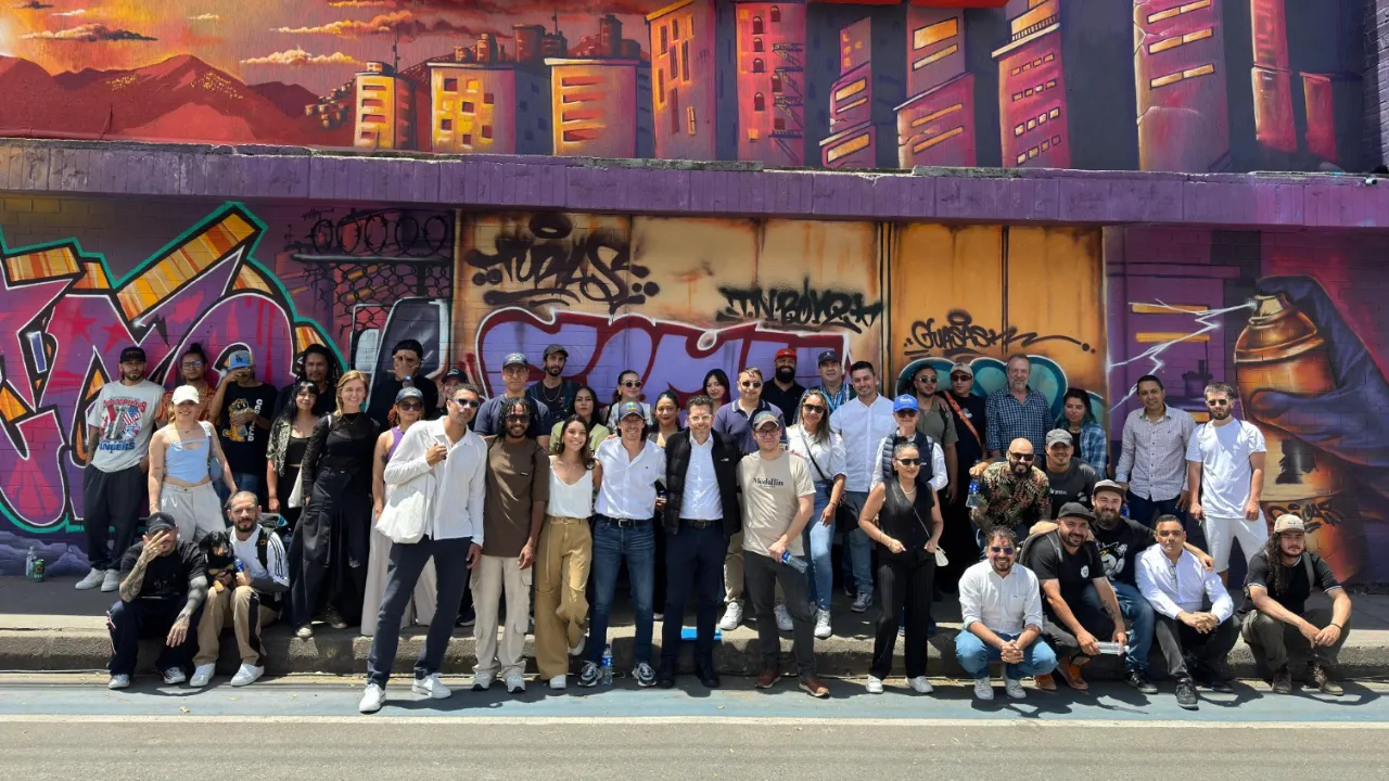 Bienal de graffiti arranca en Medellín con mural de 560 metros