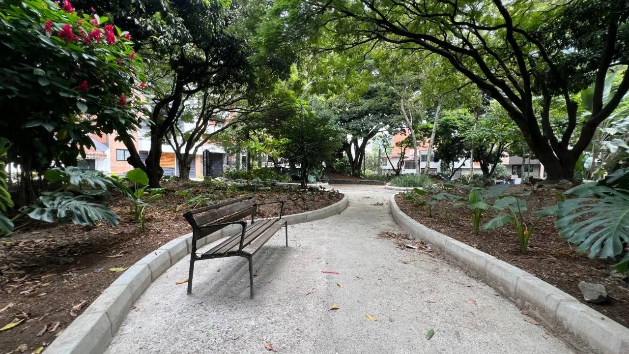 ¡Así sí da gusto! Cuadrillas de la Gente ya han arreglado más de 430 puntos en Medellín