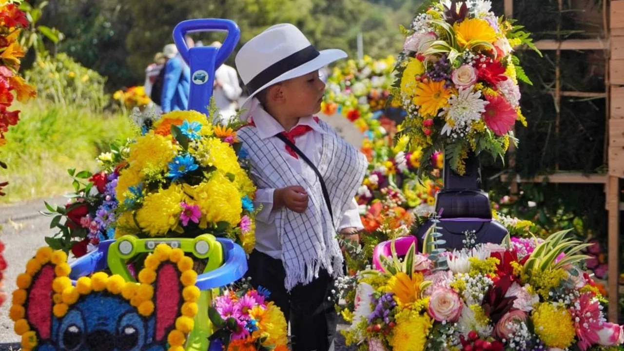 ¡Flores y tradición: 600 silleteritos llenarán de magia Santa Elena este domingo!
