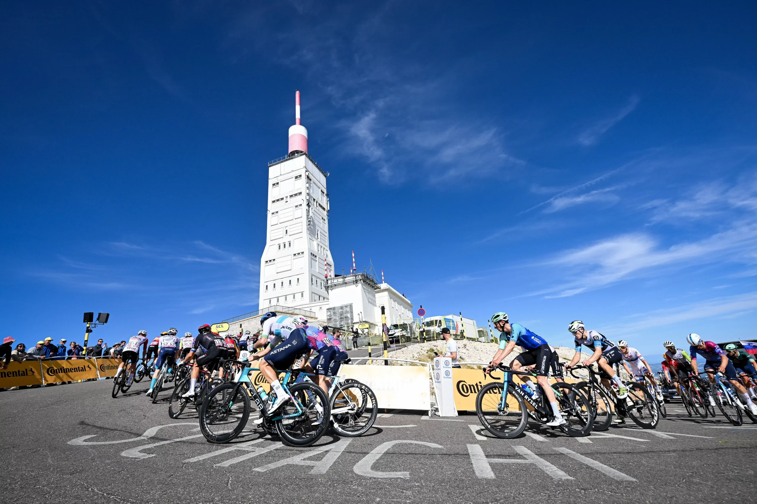 Santiago Buitrago brilla en el exigente Tour de Francia