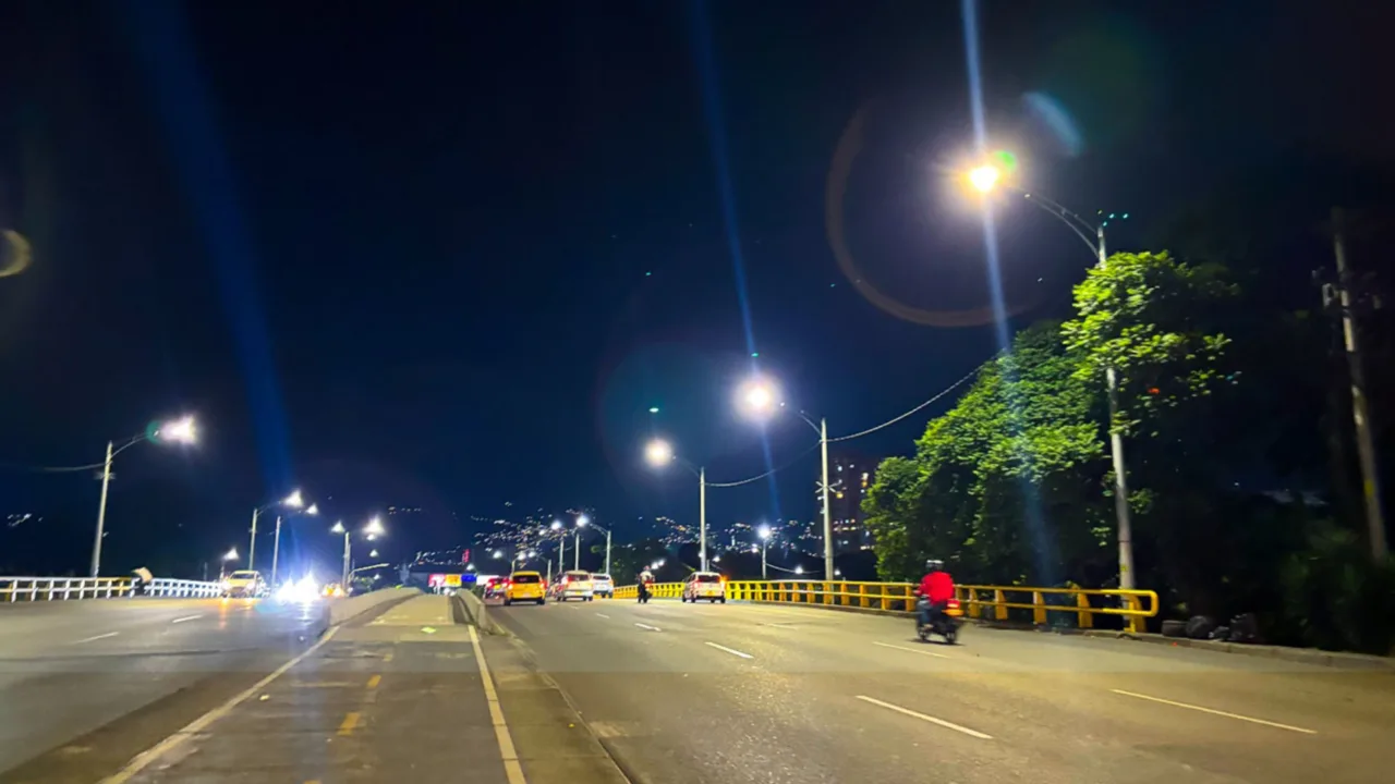 ¡Se hizo la luz! Medellín Moderniza la Iluminación de los puentes San Juan y San Diego para más seguridad y eficiencia