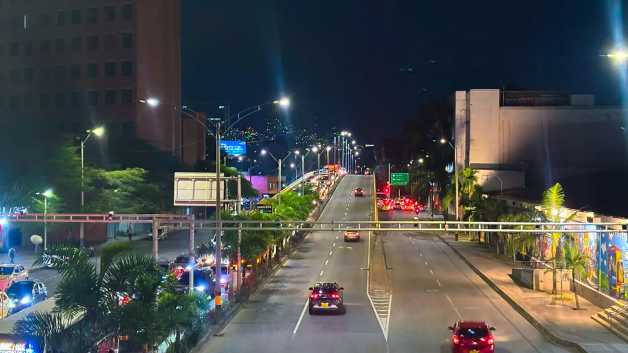 ¡Se hizo la luz! Medellín Moderniza la Iluminación de los puentes San Juan y San Diego para más seguridad y eficiencia